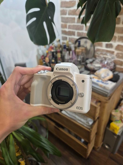 Canon EOS M50 Body | pudełko + bateria + ładowarka | stan bardzo dobry
