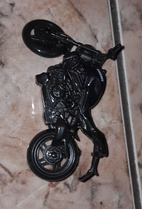 Motas miniatura e bicicletas