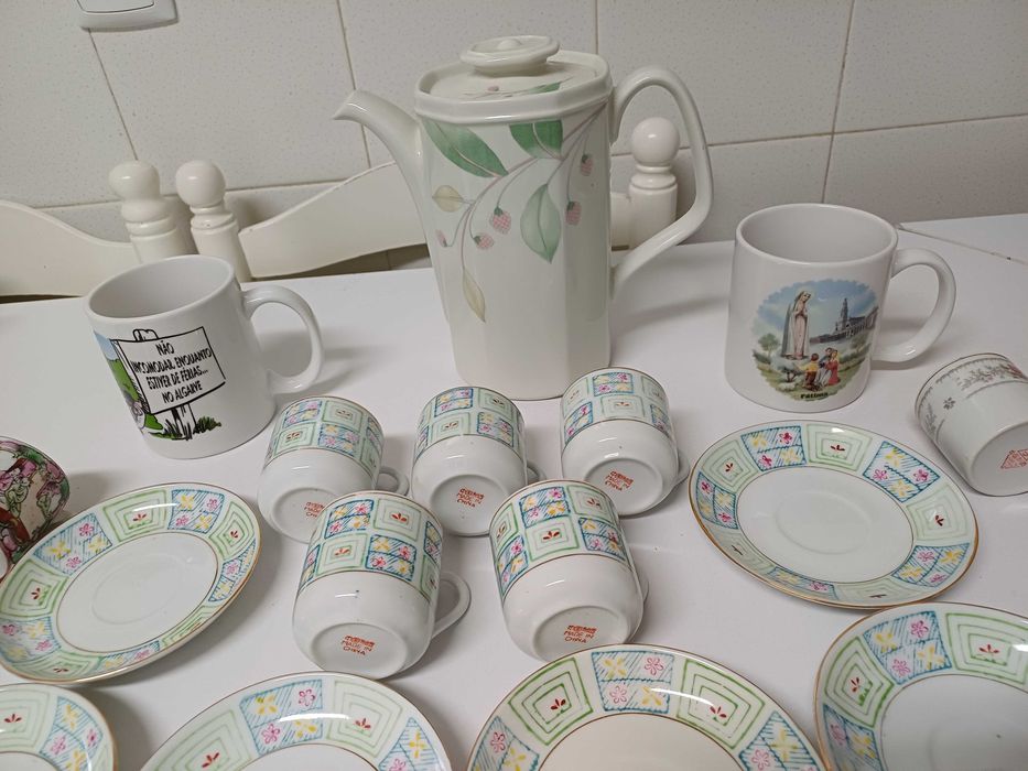 Serviços de chá ou café com bule e canecas