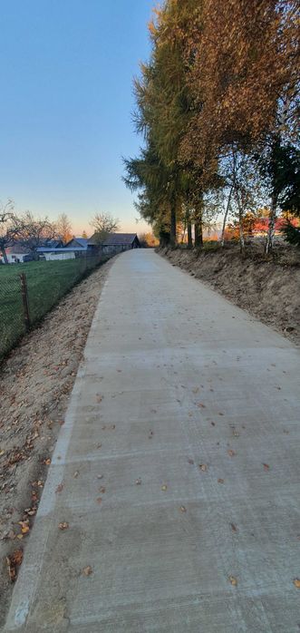 Roboty ziemne, drogi (betonowe, kruszywa), place betonowe, usługi.