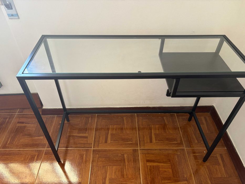 Secretária de vidro IKEA – Como nova