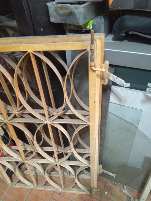 Grandes de janelas com fechadura