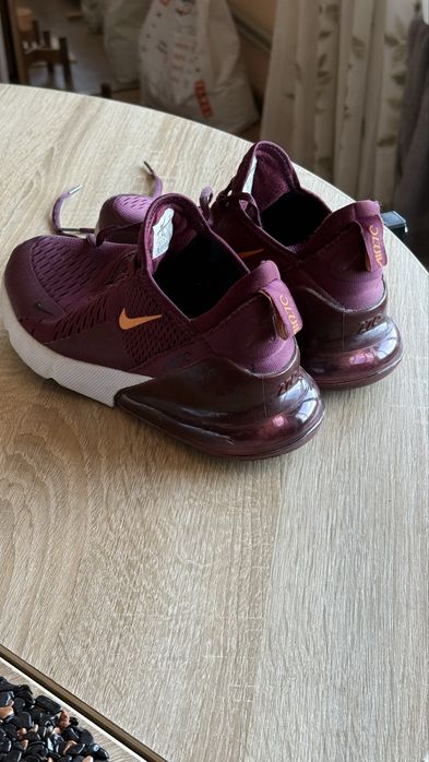 Оригінальні кросівки Nike Air 270