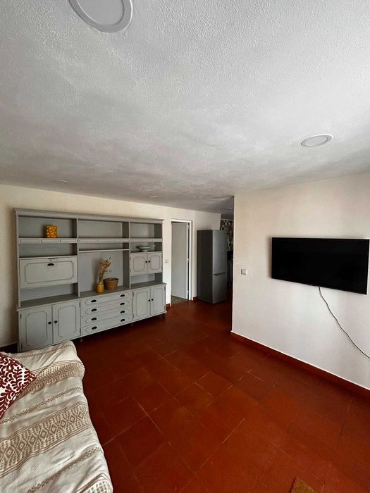 Moradia T1 independente com jardim, quintal, vista mar e estacionamento privado – Machico