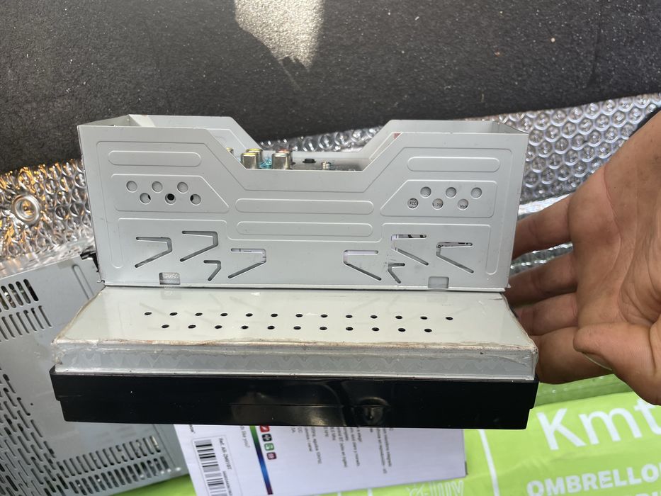 Vendo radio para carro novo