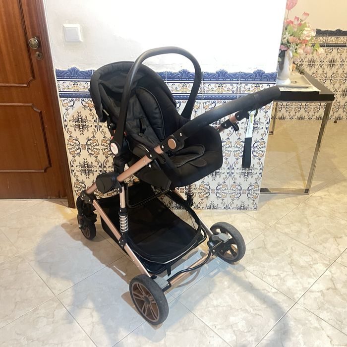 Carrinho de bebé Trio Preto e Dourado - 0-36 meses
