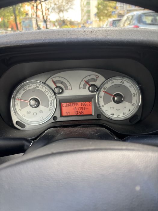 Fiat linea 1.3 multijet 2010 com apenas 193mil km Este sedan de 2010 oferece conforto e eficiência, ideal para quem procura um veículo fiável