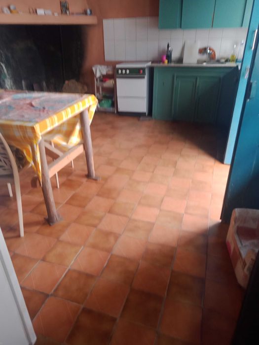 Arrenda se casa modesta em Espite