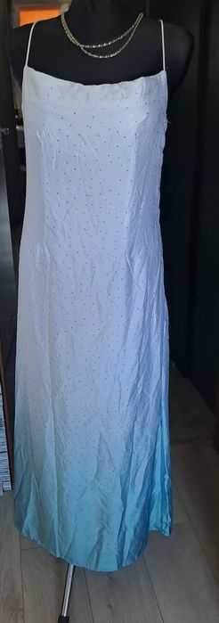 Elegancka dluga sukienka w ala diamencikina ramiaczkach odkryte plecy