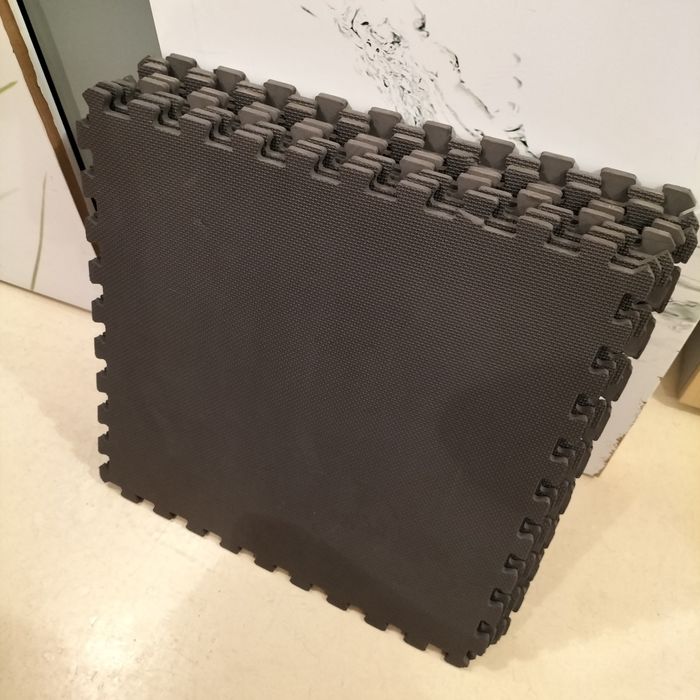 8x peças tapete tipo pazle 60x60 PRETO