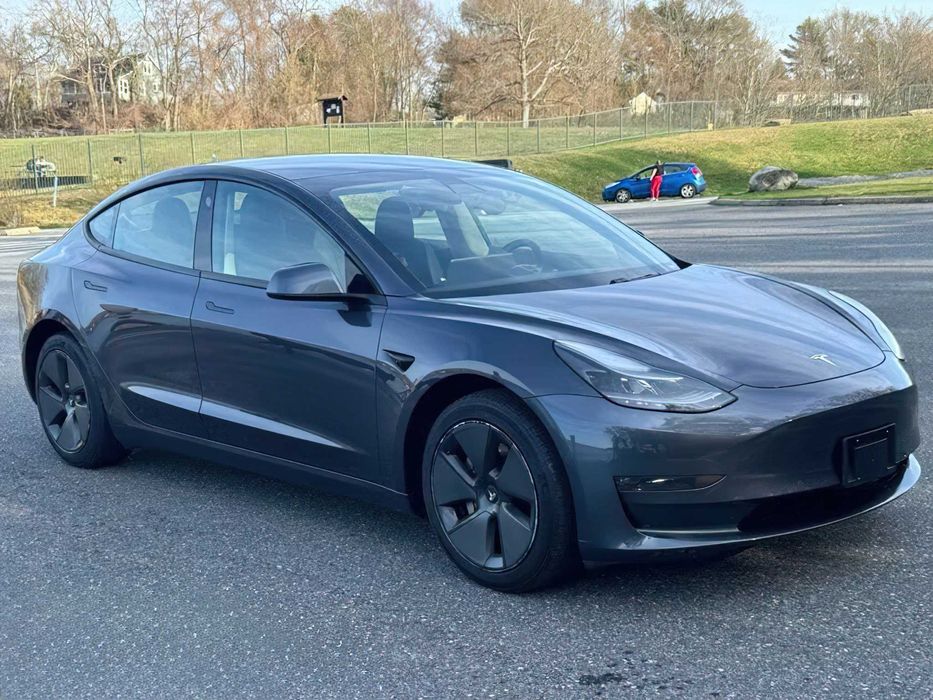 Tesla Model 3 Long Range      2021