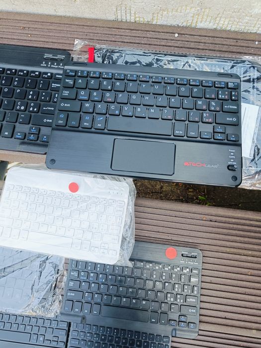 7x Uszkodzona klawiatura Bluetooth