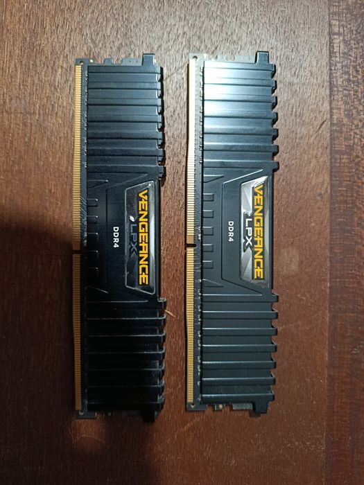 Kit memórias Corsair 16gb