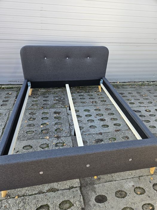 Szare tapicerowane łóżko 160x200 rama