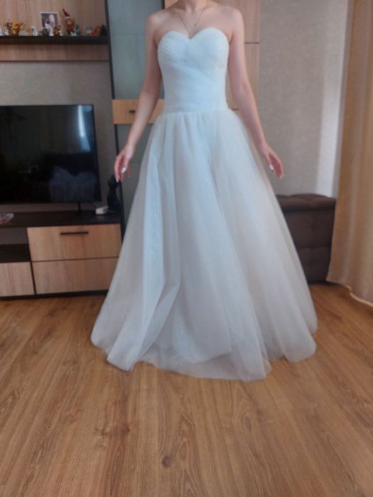Весільна сукня пишна