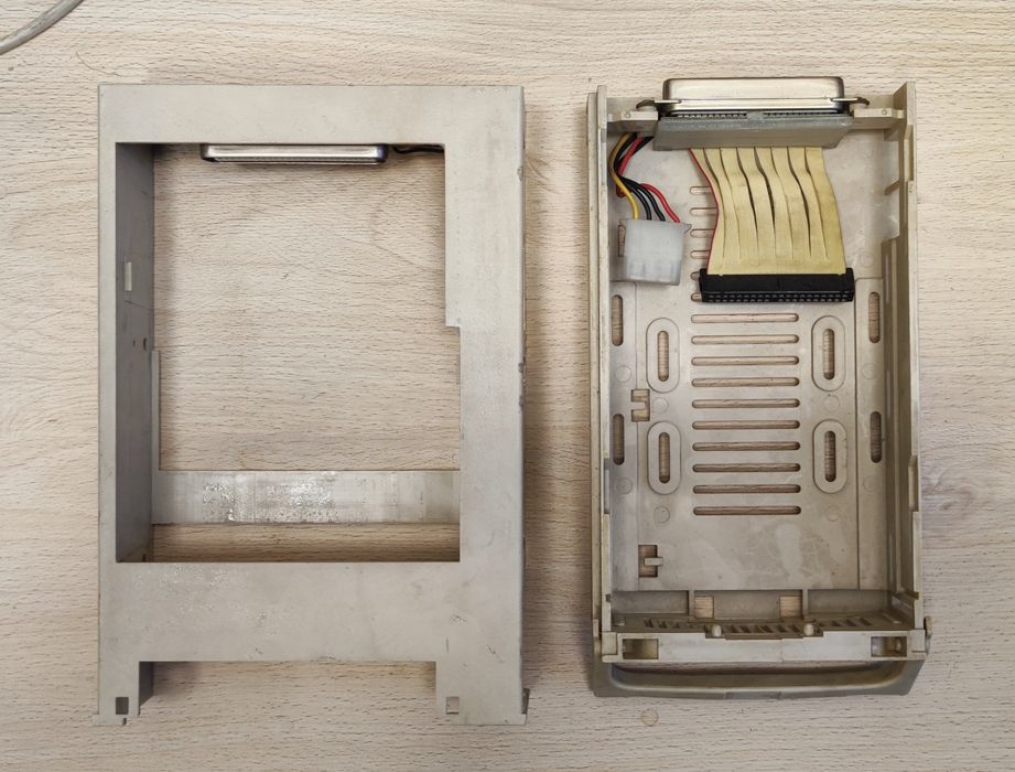 Kieszeń na dysk HDD 3,5' ATA IDE do zatoki 5,25 sprawna technicznie