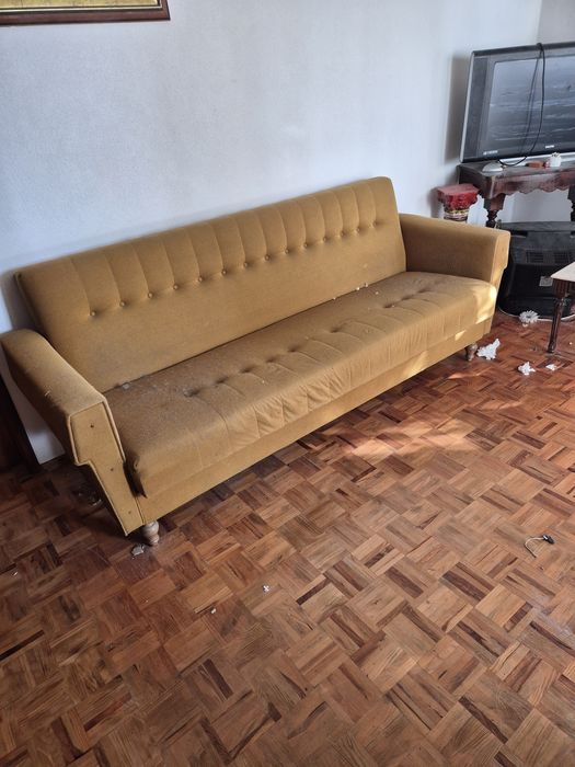 Sofa cama bege antigo