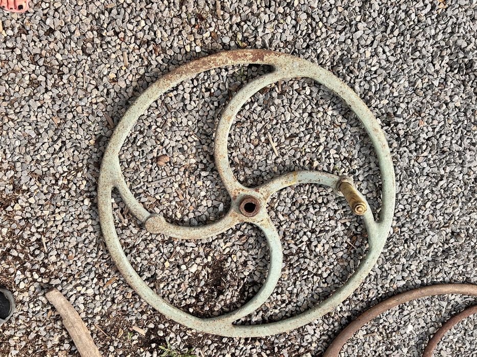 Żeliwne koła koło od sieczkarni duze stare 93 96 70 obręcz koła z wozu