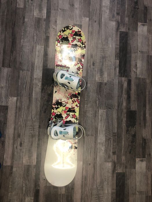Сноуборд Rade яскравий з кріпленнями