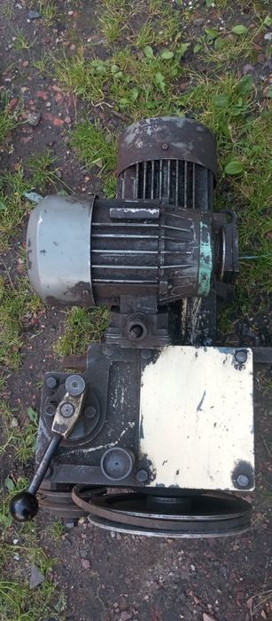Silnik trójfazowy z przekładnią 3 biegową