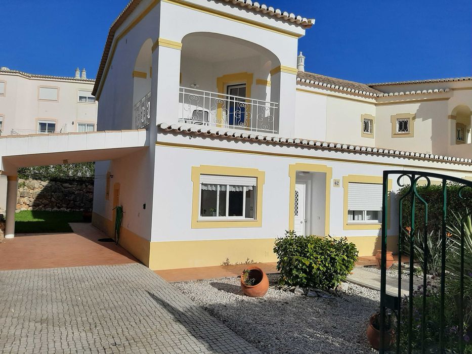 Moradia t3, piscina e jacuzzi, , 5 min praia da rocha