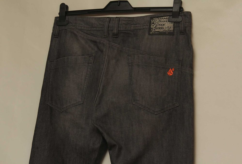 Volcom 32 джинсы из хлопка фирменного кроя.