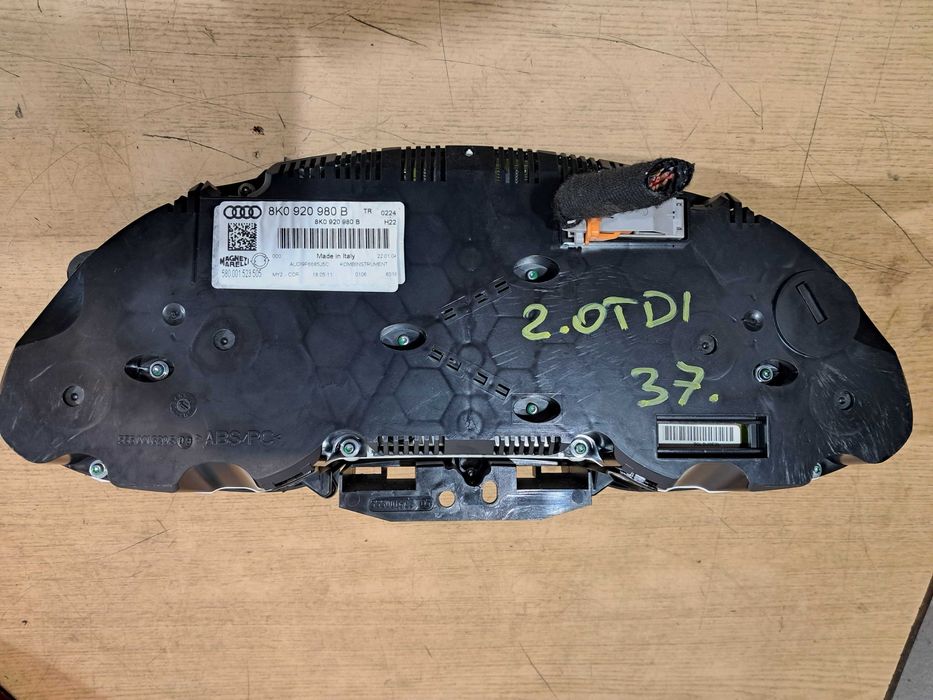 Licznik zegar prędkościomierz AUDI A4 B8 2.0 TDI manual ANGLIK