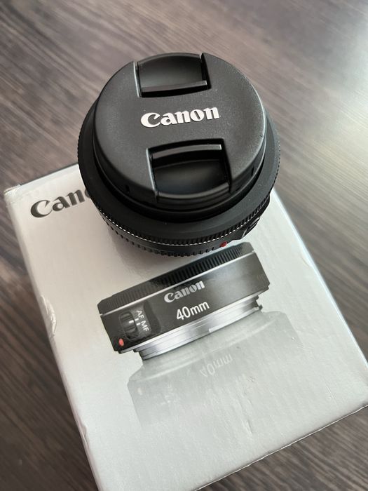 Обʼєктив Canon 40 mm 2.8