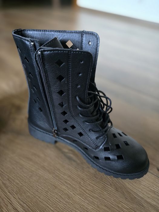 Czarne ażurowe *glany