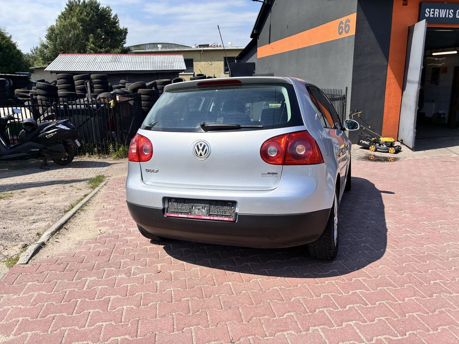 vw golf 5 rok 2005 poj 1,4 klimatyzacjazarejesyrowany 5-drzwi zadbany bez korozji