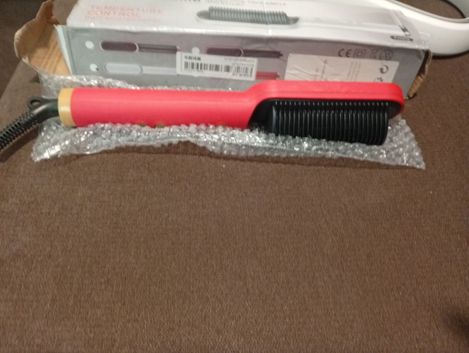 Escova de alisamento de cabelo e tira pintas espigadas