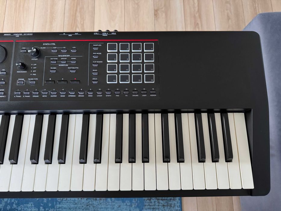 Syntezator Roland Fantom 08 i pedały Roland RPU-3