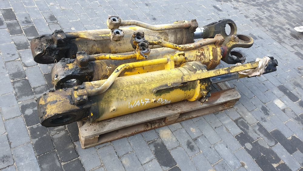 ładowarka komatsu WA 470 -3 siłownik ramienia