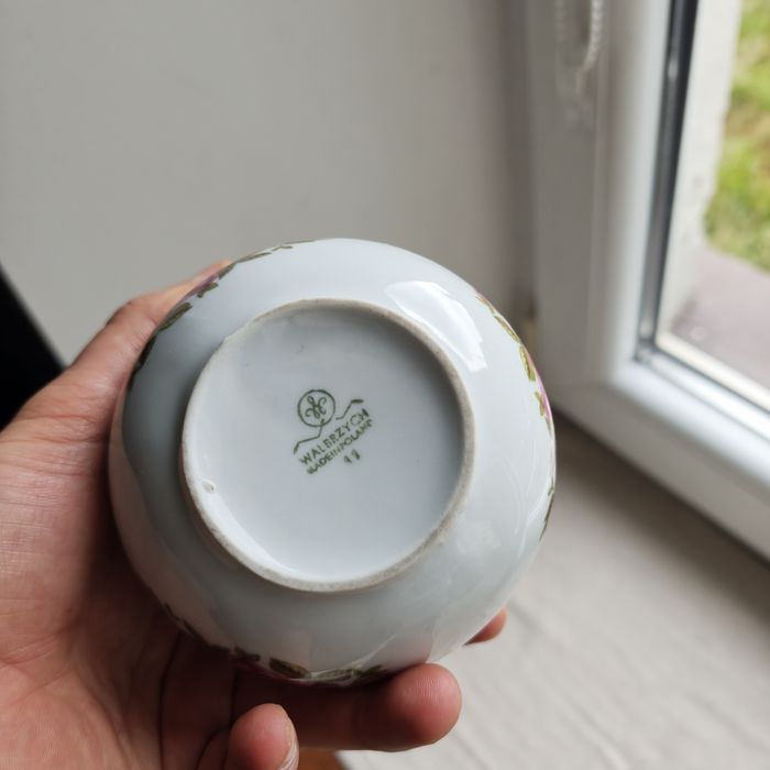 Cukiernica Wałbrzych Kula Różyczki złocone Porcelana PRL