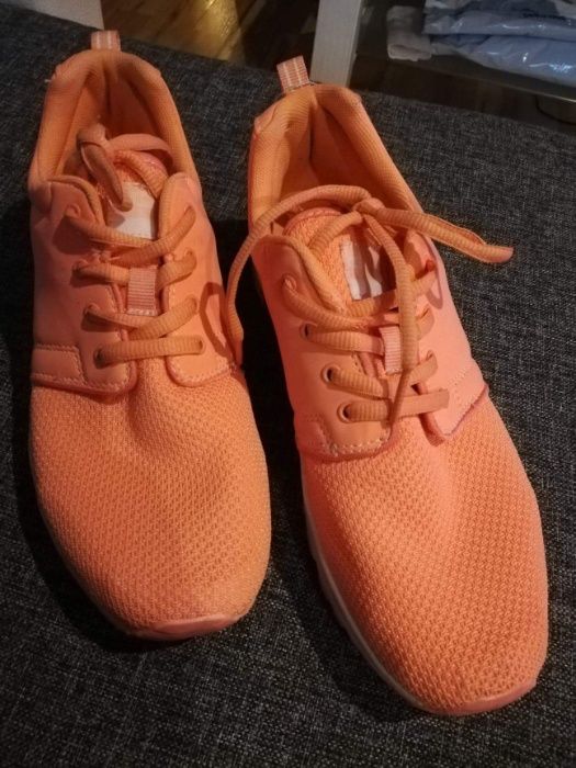 Buty sportowe damskie