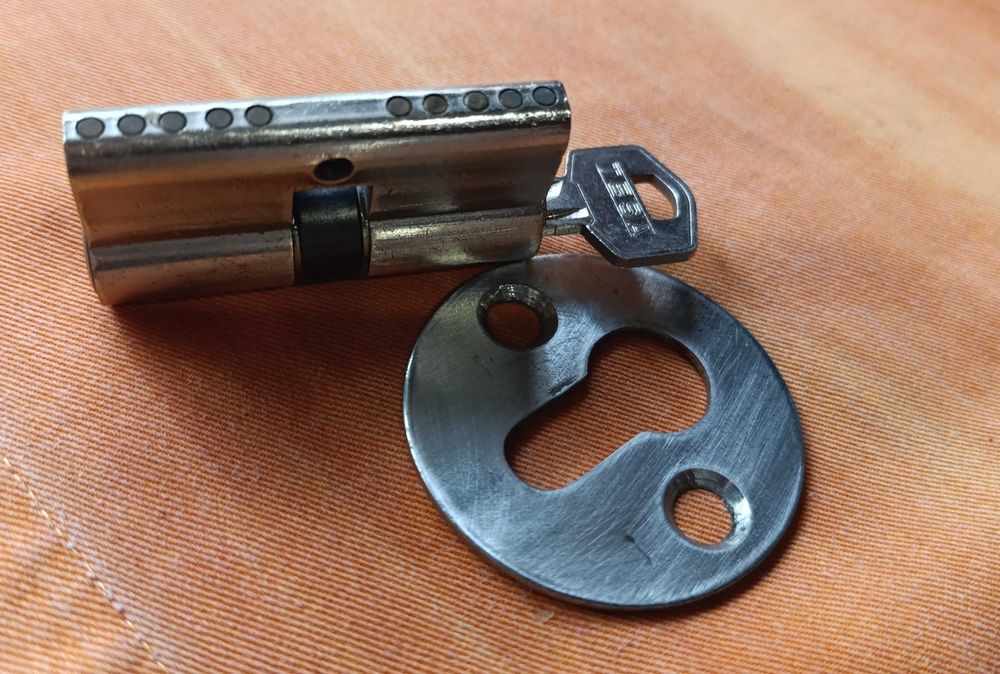 Cilindro Canhão p/ fechadura c/ espelho - Marca TESA