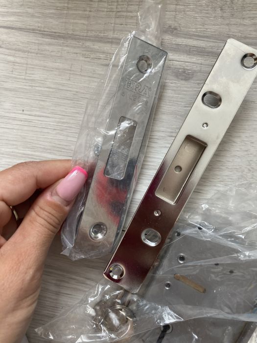 Zamek do drzwi EAR z 2 kluczami