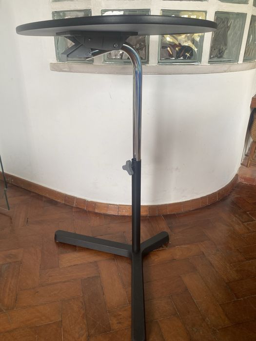 Mesa de apoio ajustável em altura