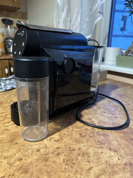 Ekspres kapsulkowy delta Q ze spieniaczem mleka