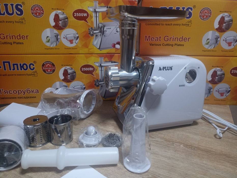 Гарантія . Хіт продаж 2.500W потужні, нові М'ясорубка +Овочерізка +Сок