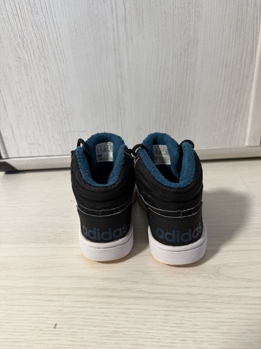 Демісезонні чоботи adidas,оригінал.розмір 28