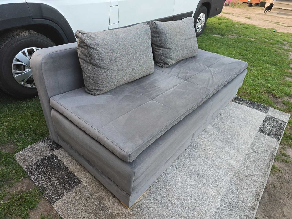 Sofa z funkcją spania i pojemnikiem na pościel
