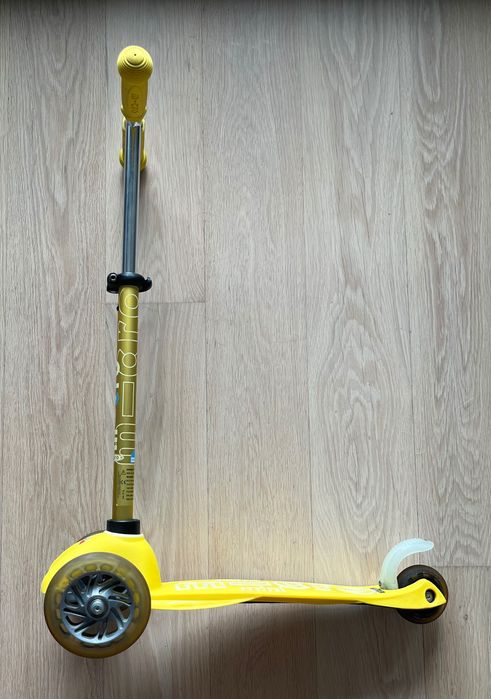 Micro - Mini Hulajnoga Deluxe Led - żółta