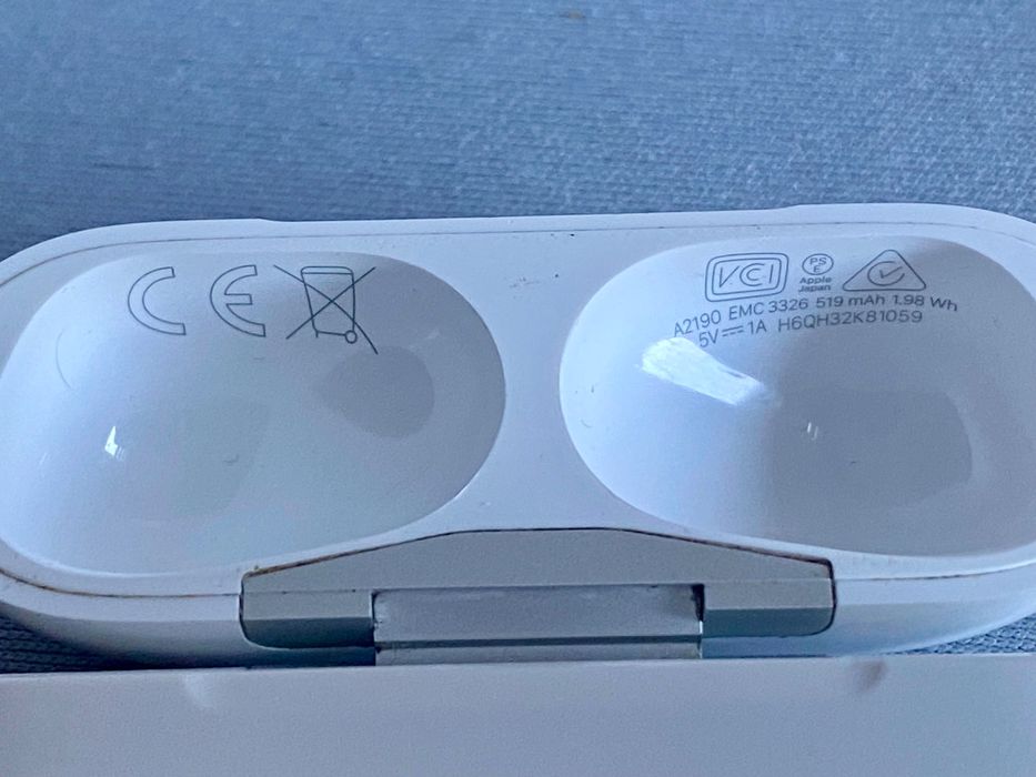 Słuchawki Apple AirPods Pro z etui ładującym MagSafe