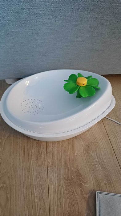 Poidelko fontanna dla kota AniOne
