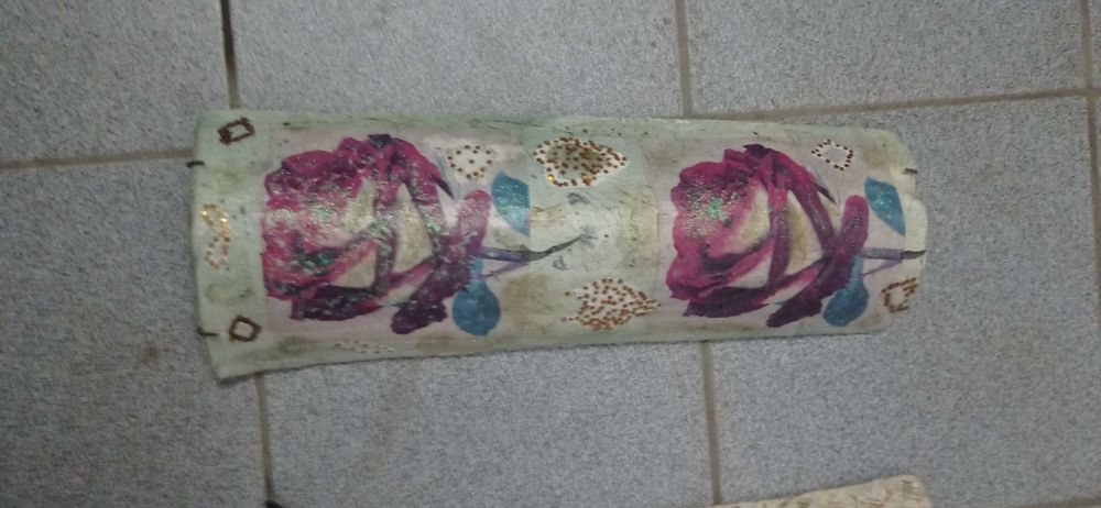 Telhas pintadas para decoração