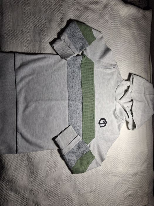 Кофта с капюшоном 4-5 років, 104-110 см.