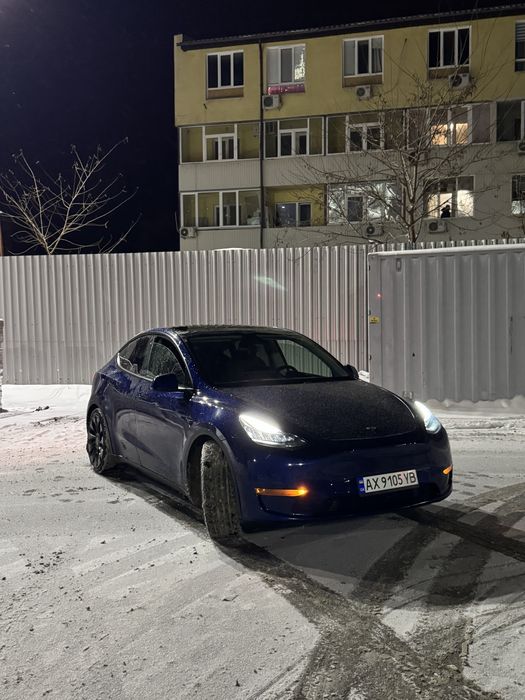 Tesla model Y Performance