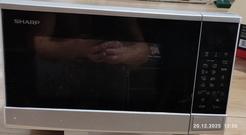 Sprzedam mikrofalówke SHARP R270S