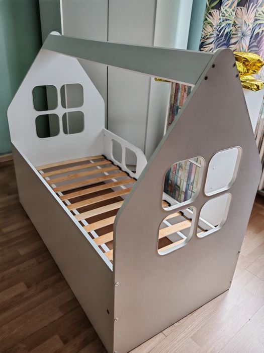 Sprzedam łóżko domek